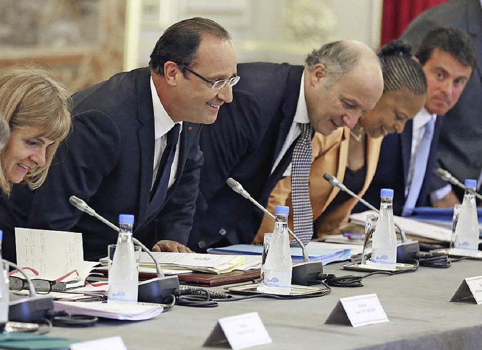 Trafen sich zur Arbeitssitzung im Elysée-Palast: François Hollande und Minister   | Foto: AFP
