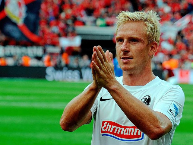 Mike Hanke, Strmer des SC Freiburg, hat sich am Knie verletzt.  | Foto: Michael Heuberger