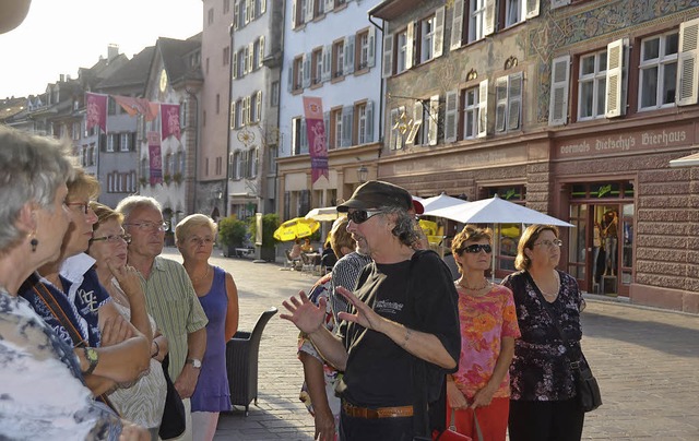 Kurt Rosentaler informierte die Teilnehmer der BZ-Aktion in der Marktgasse.  | Foto: Esther Krais-Gutmann