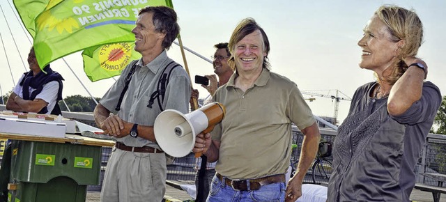 Ludwig Kornmeier mit Megaphon und Sylvia Kotting-Uhl (rechts)   | Foto: osc
