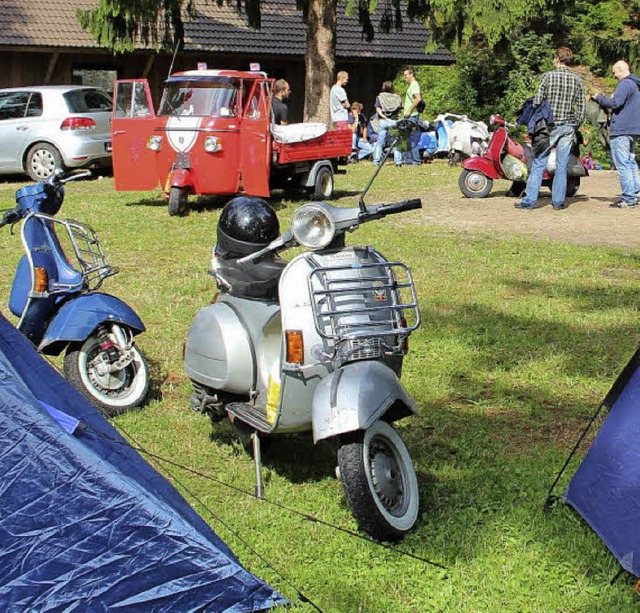 Zelte und Roller bestimmten das Bild i... auch beim diesjhrigen Rollertreffen.  | Foto: Rolf-Dieter Kanmacher