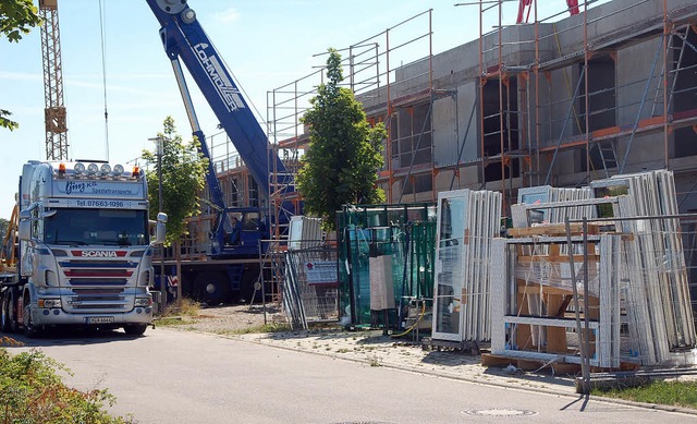 Mit Hochdruck wird derzeit am Rheinhausener Generationenhaus gearbeitet.  | Foto: Jrg Schimanski