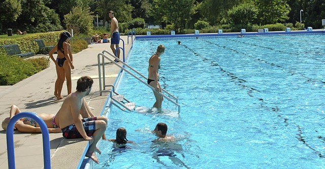 Die Becken im Freibad in Grenzach mss...nt, denn die Becken  verlieren Wasser.  | Foto: Heinz Vollmar