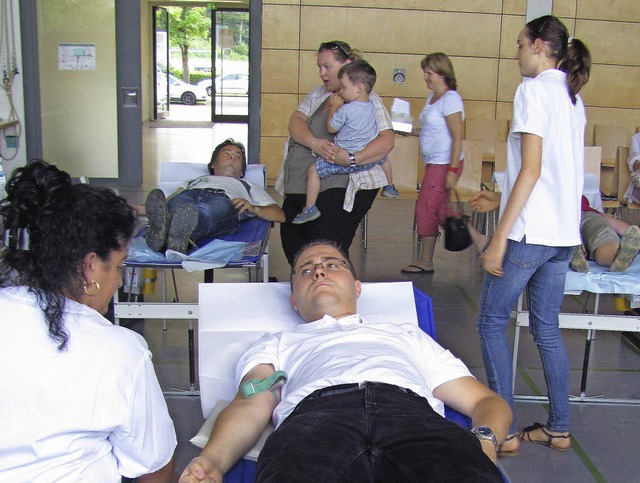 Trotz Urlaubszeit nahmen viele Freiwil...er Vrstetter Blutspendenaktion teil.   | Foto: Rotes Kreuz
