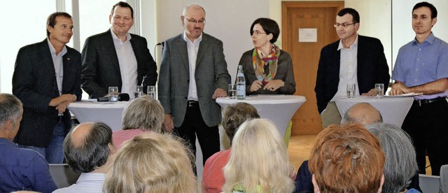 Voll besetzte Stuhlreihen gab es in de...ermeister Jrg Lutz (Grenzach-Wyhlen).  | Foto: Ingrid Bhm-Jacob