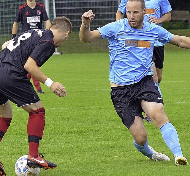 Tanz mit dem Ball: Der Bad Bellinger T...n Dominik Maier (SG Lrrach-Tumringen)  | Foto: Hannes Schuster