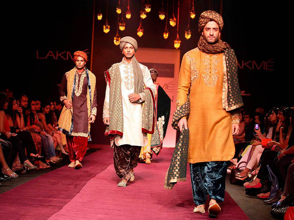 Farbenfroh: Mode aus Indien