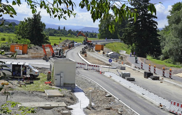 Baustelle der Zollfreien Strae in Lr... Brcke (hinten) zur Wiesentalstrae.   | Foto: Nikolaus Trenz