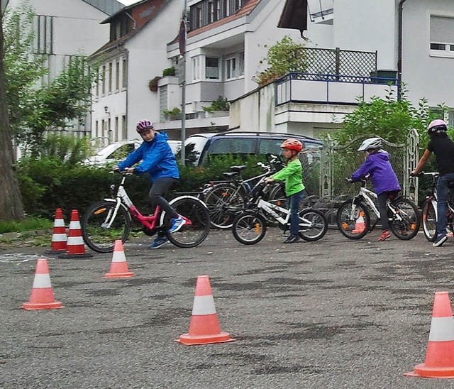 Das sichere Fahrradfahren im Verkehr w...ud Kinder zum ben nach Buchholz ein.   | Foto: Sebastian Heilemann