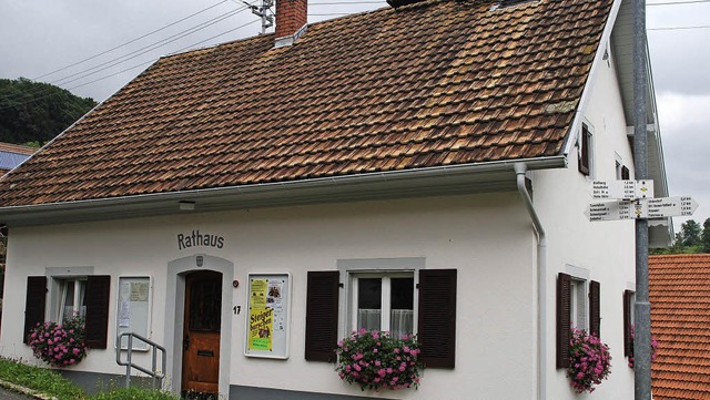 Das Rathaus in Raitbach wurde  1781 er...te frher auch als Schulhaus im Dorf.   | Foto: Edgar Steinfelder