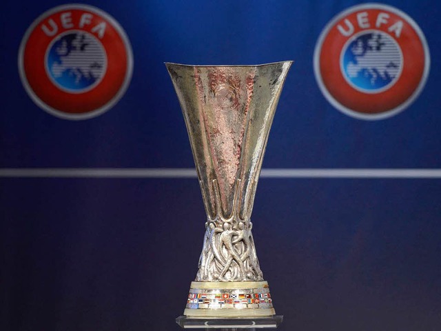 Um diesen Pokal geht es in der Europa League.  | Foto: Maxime Schmid