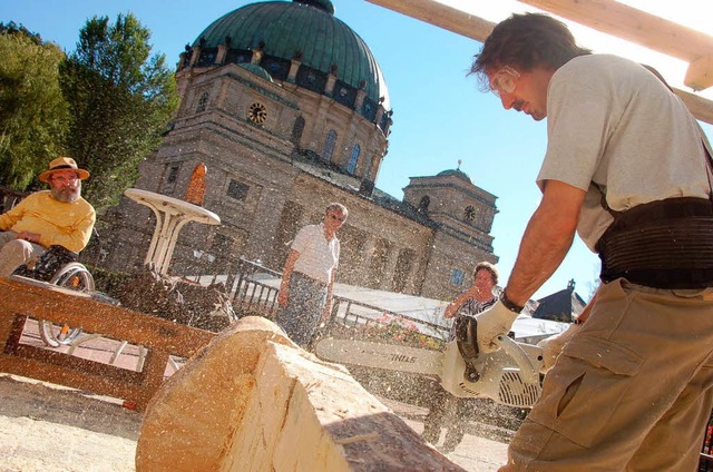 Fabin Rocco aus Argentinien arbeitet ...e die Stufen des Lebens symbolisiert.   | Foto: Kathrin blum