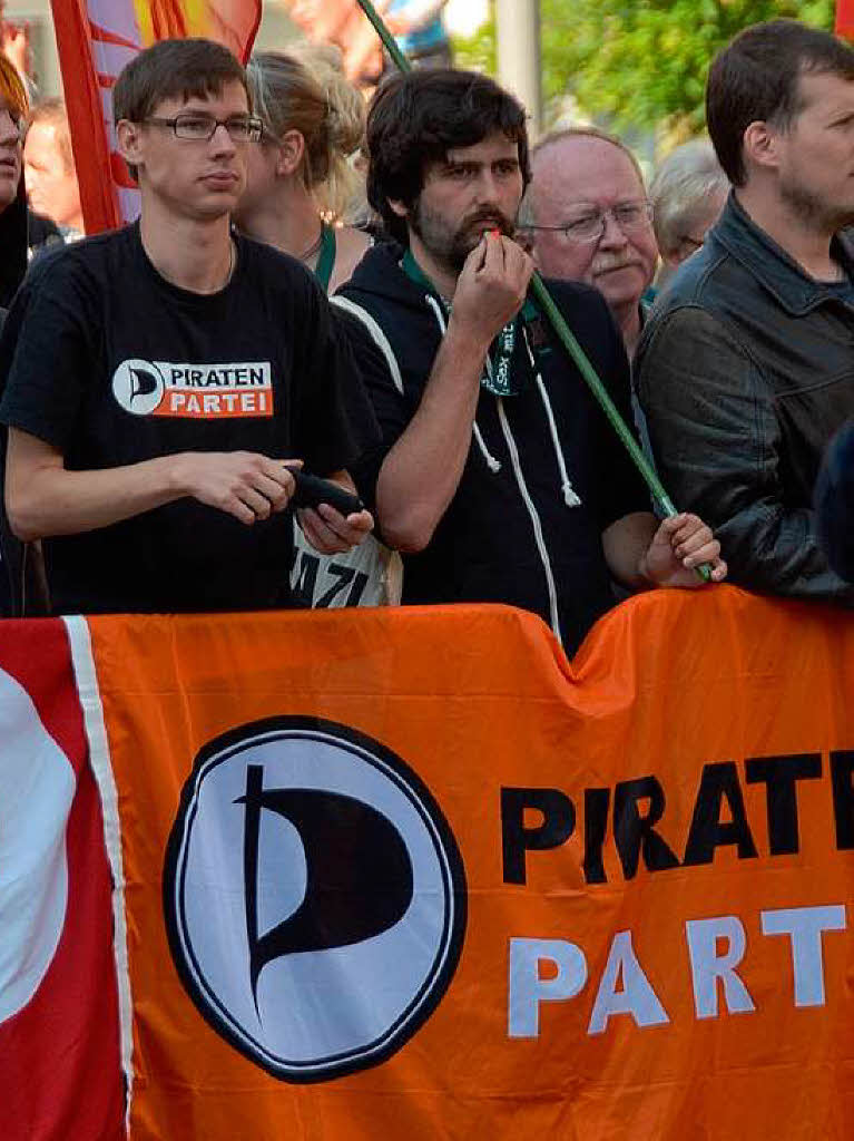 Bundestagskandidat Norbert Hense von den Piraten (links) 