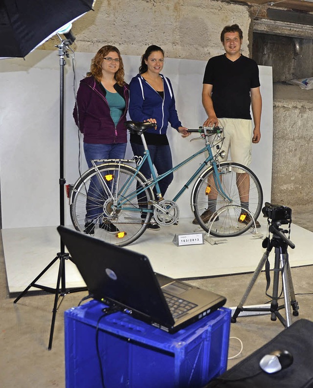 Romina Barbera und Carolin Maurer  von... die nchste Fundsachenversteigerung.   | Foto: SENF