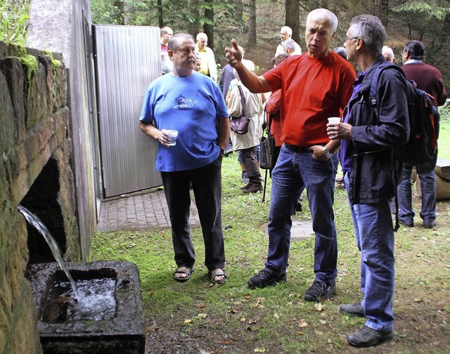 Lothar Hummel mit Teilnehmern am Hochbehlter   | Foto: Erika Sieberts