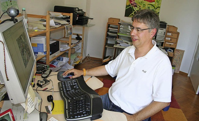 Diplomforstwirt Hans-Joachim Zurmhle in seinem Bro in der Schillerstrae 16  | Foto: Karin Hei