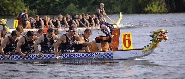 Volle Kraft voraus: Die Hochrheinpaddler bei ihrem Auftritt in Hamburg   | Foto: Privat