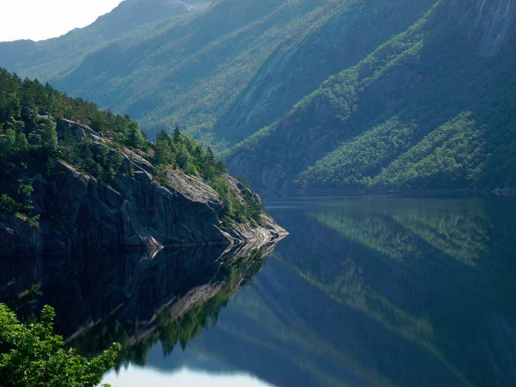 Spiegelungen am Sognefjord, Norwegen