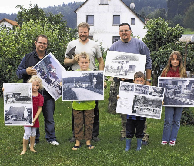 Das Jubilumswochenende kann kommen: T...r den Dorfrundgang anbringen werden.   | Foto: Winkelmann-Siraky