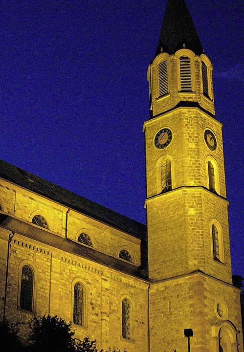 Die  Martinskirche ist auch nachts imposant.  | Foto: Richard Kaiser
