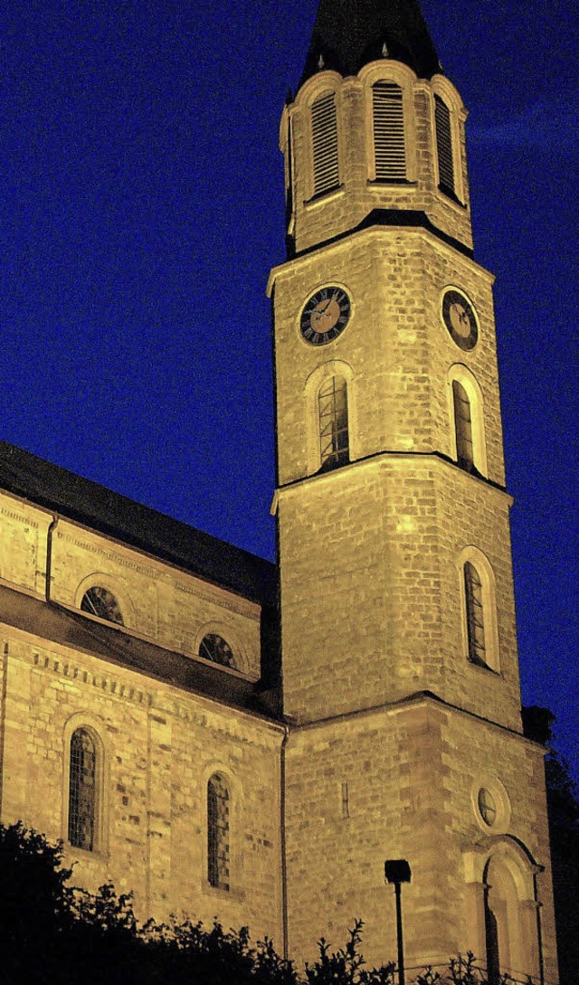 Die  Martinskirche ist auch nachts imposant.  | Foto: Richard Kaiser