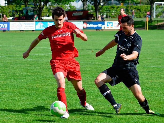 Knftig fr den FC Btzingen am Ball: Mittelfeldakteur Andr Olveira (l.).  | Foto: Matthias Kaufhold