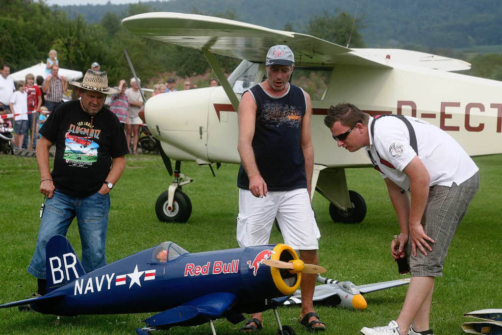 Das Flugplatzfest auf dem Flugplatz Altdorf-Wallburg.