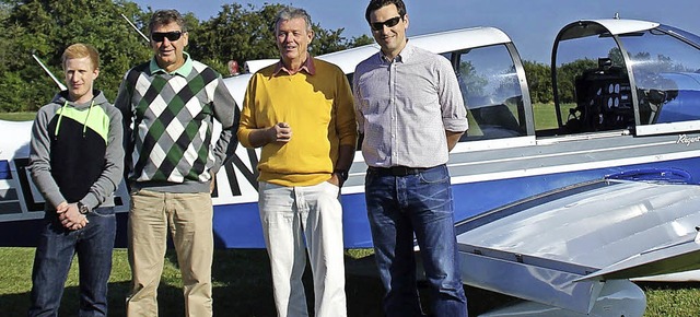 Pilot Manuel Blatter (von links), die ...undflug ber das Rothauser Land.        | Foto: privat