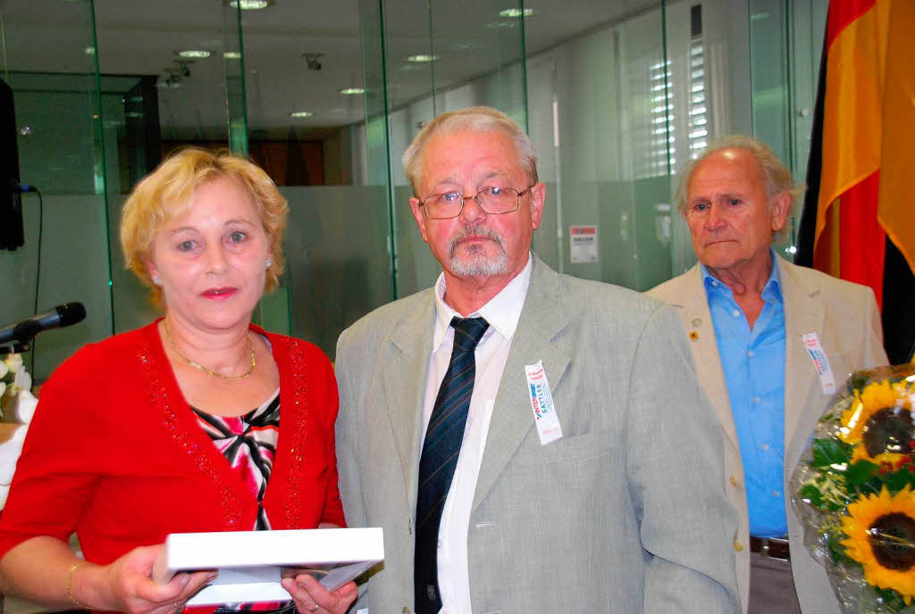 Beim Empfang in der Sparkasse: Martina Maier und Gustav Fischer. 