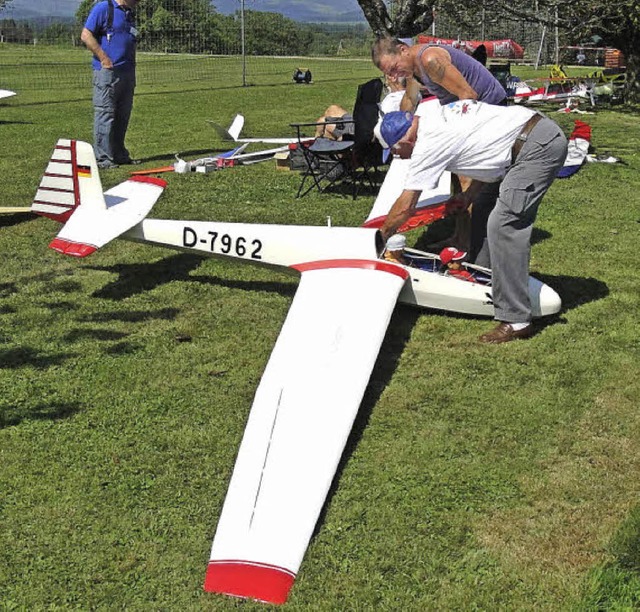 Vor dem Start wurden alle Flieger genau inspiziert.   | Foto: Hansjrg Bader