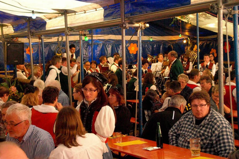 Comedy und jede Menge Musik gab es beim Waldfest der Trachtenkapelle Hogschür (Foto: Karin Stöckl-Steinebrunner) Comedy und jede Menge Musik gab es beim Waldfest der Trachtenkapelle Hogschür (Foto: Karin Stöckl-Steinebrunner)