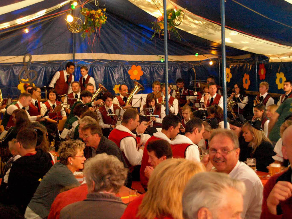 Comedy und jede Menge Musik gab es beim Waldfest der Trachtenkapelle Hogschr