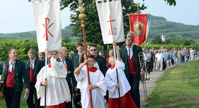 Jechtingen. Der Prozessionszug auf dem Weg zur Eichertkapelle.  | Foto: Roland Vitt