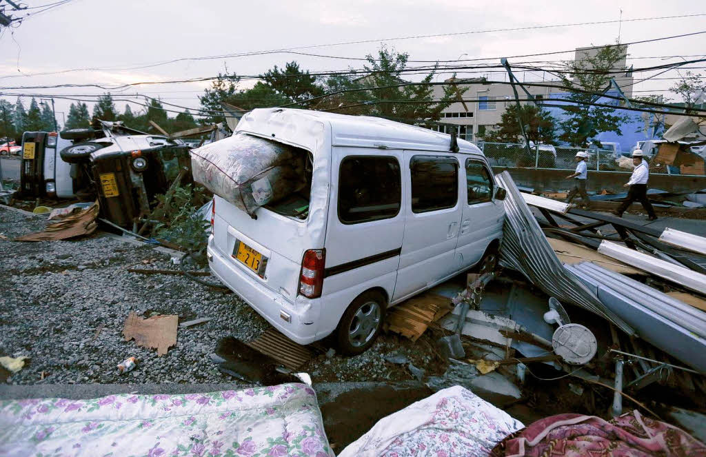 Ein Tornado hat schwere Verwstungen in Teilen Ostjapans angerichtet.