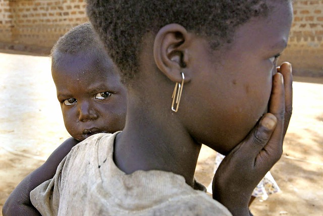 Kindersoldaten im Kongo, Aids, Hungers...de Frage: Ist  Afrika noch zu retten?   | Foto: dpa