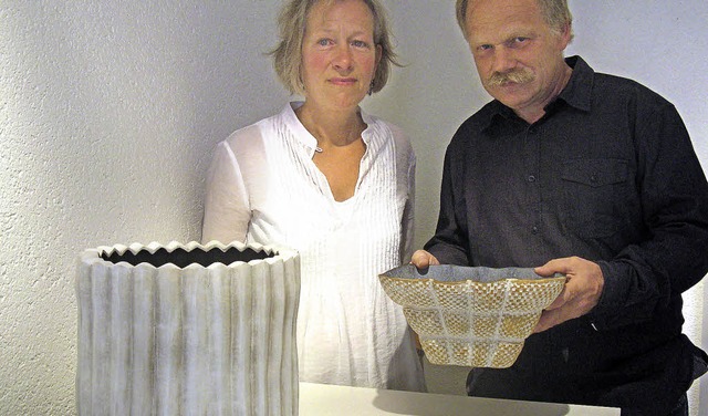 Sigrid Grote und Ulfert Hillers kreier...en Atelier unterschiedliche Keramiken.  | Foto: Dorothee Mller-Barbian