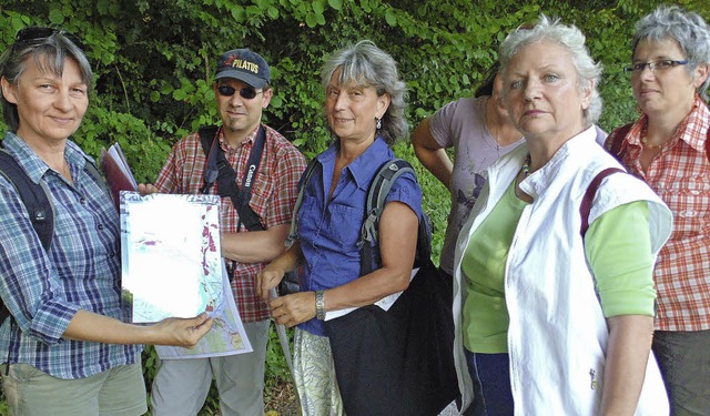 Doris Kattner (links) und Inge Btting...a und Fauna des betroffenen Gebietes.   | Foto: michael gottstein