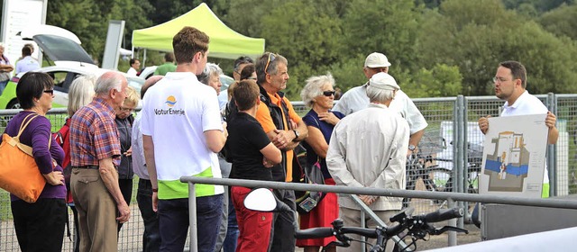 Ein reger Informationsfluss zum Thema ...nge. Viele  Besucher stellten Fragen.   | Foto: Hans-Jrgen hege