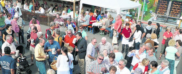 Anziehungspunkt: Viele Besucher lieen...das Dorffest in Aasen nicht entgehen.   | Foto: Winkelmann-Klingsporn