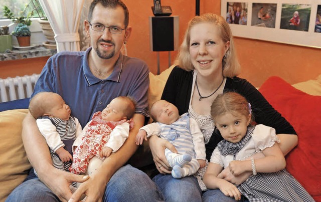 Wenn sie mal schlafen, dann richtig: d...ter Dierk und  Mutter Nicole Richter.   | Foto: Rita Eggstein