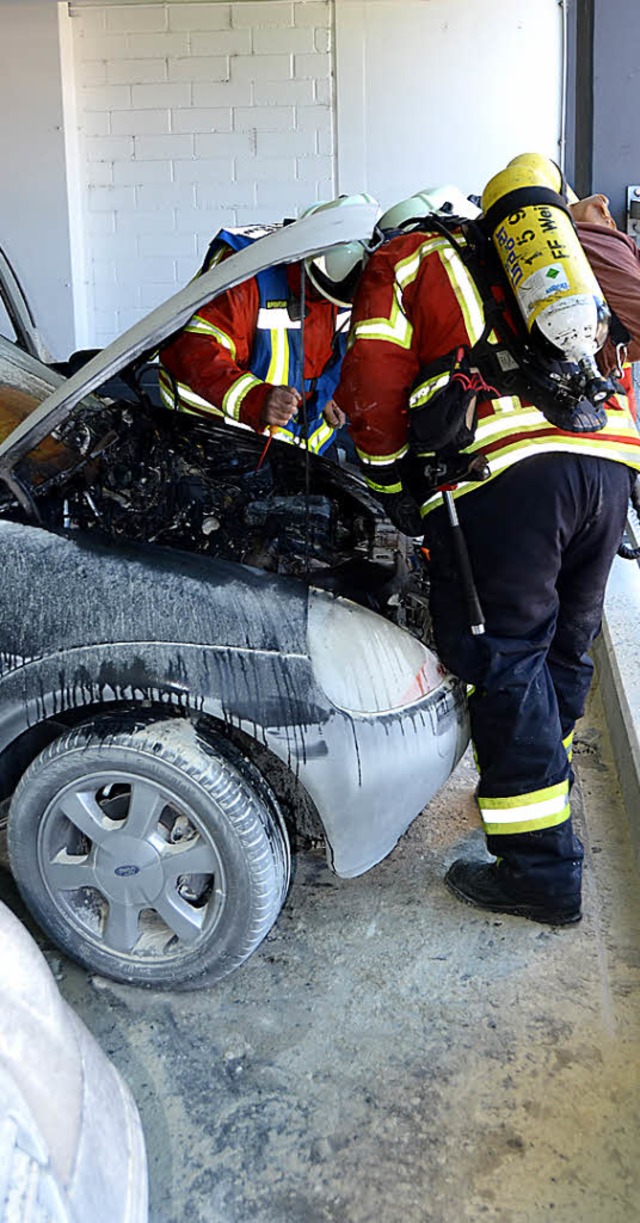 Auto-Brand im Rhein-Center  | Foto: Michael Gilg