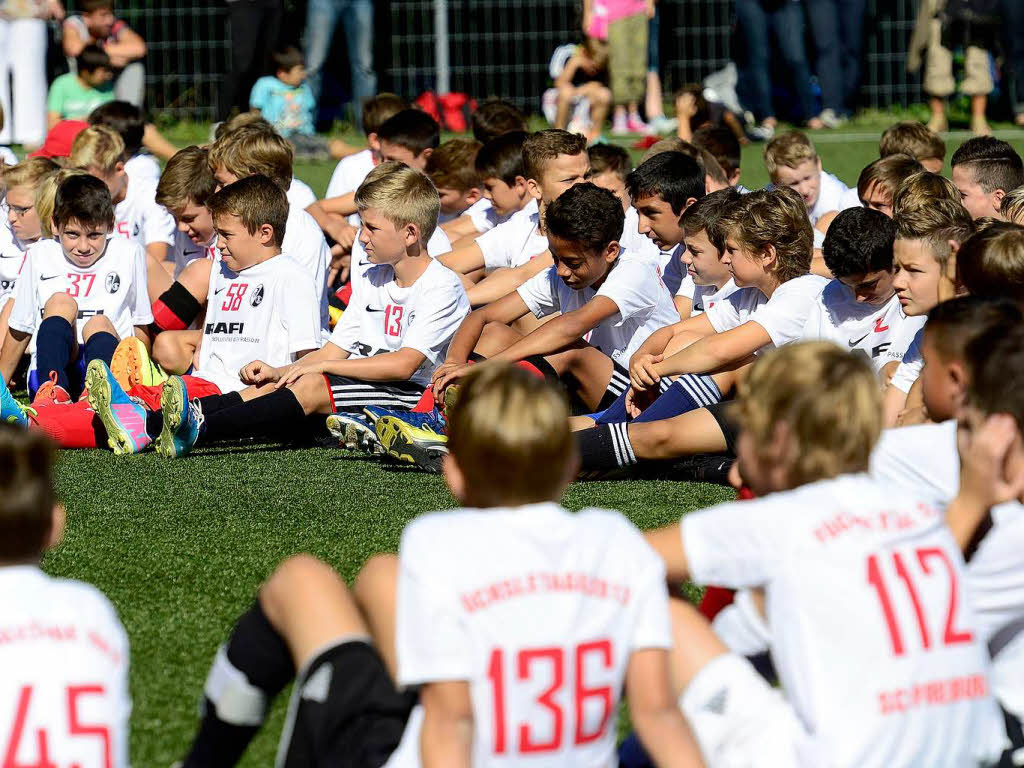 Bei den Fchsletage schrieben die Spieler und Trainer Christian Streich Autogramme und gaben dem Nachwuchs Tipps.