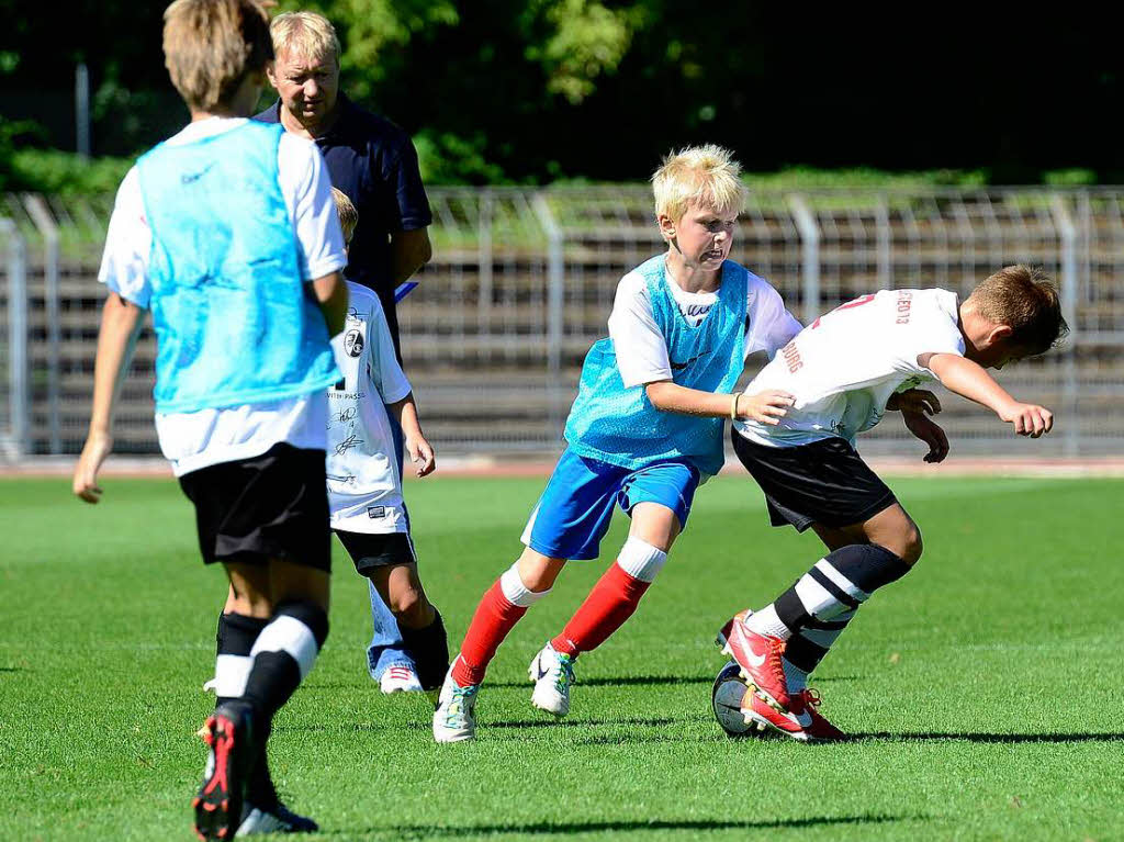 Bei den Fchsletage schrieben die Spieler und Trainer Christian Streich Autogramme und gaben dem Nachwuchs Tipps.