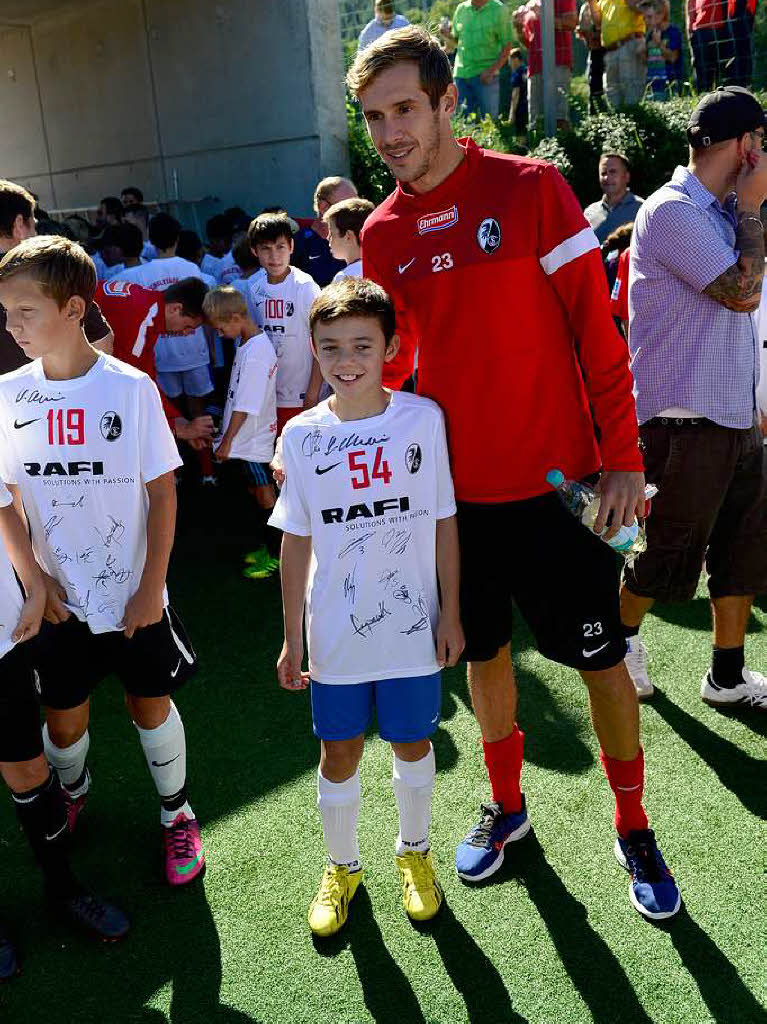 Bei den Fchsletage schrieben die Spieler und Trainer Christian Streich Autogramme und gaben dem Nachwuchs Tipps.