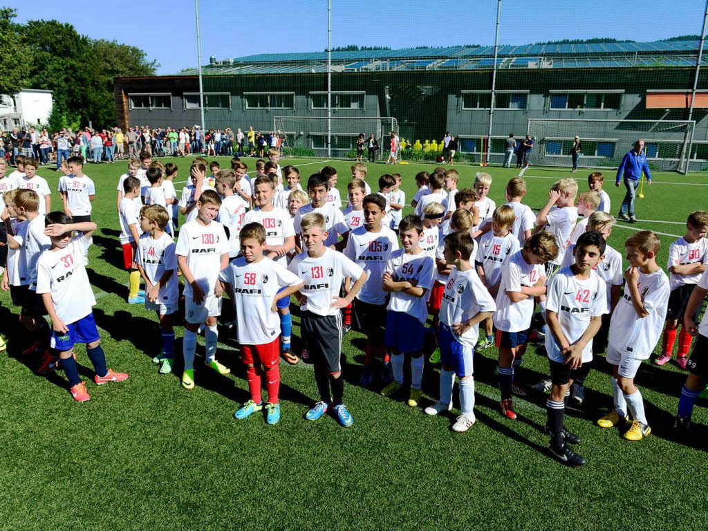 Bei den Fchsletage schrieben die Spieler und Trainer Christian Streich Autogramme und gaben dem Nachwuchs Tipps.