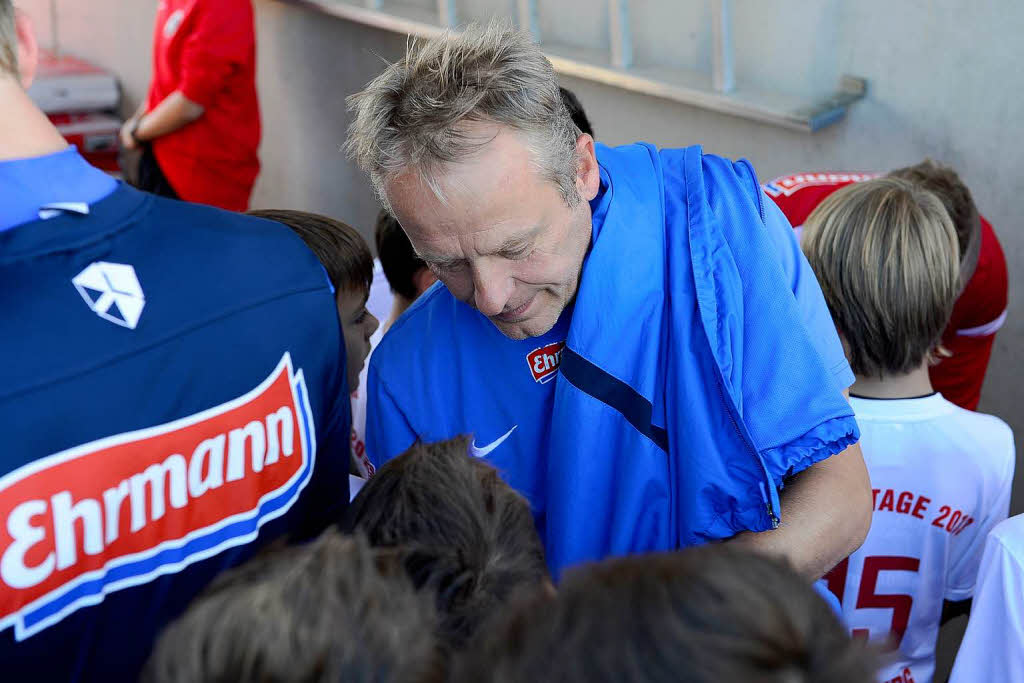 Bei den Fchsletage schrieben die Spieler und Trainer Christian Streich Autogramme und gaben dem Nachwuchs Tipps.