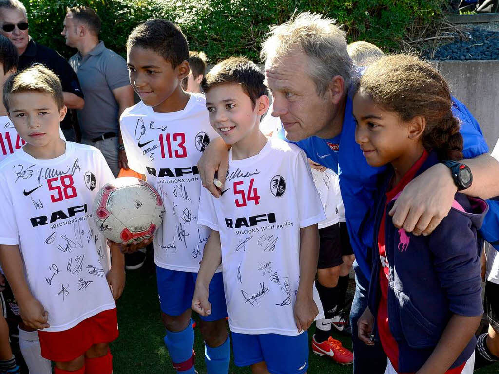 Bei den Fchsletage schrieben die Spieler und Trainer Christian Streich Autogramme und gaben dem Nachwuchs Tipps.