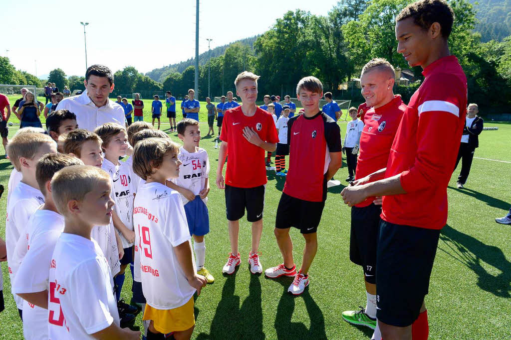 Bei den Fchsletage schrieben die Spieler und Trainer Christian Streich Autogramme und gaben dem Nachwuchs Tipps.