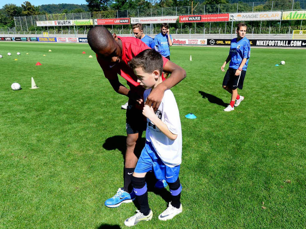 Bei den Fchsletage schrieben die Spieler und Trainer Christian Streich Autogramme und gaben dem Nachwuchs Tipps.