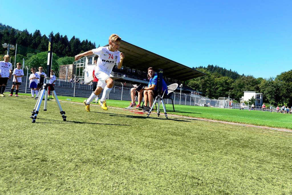 Bei den Fchsletage schrieben die Spieler und Trainer Christian Streich Autogramme und gaben dem Nachwuchs Tipps.